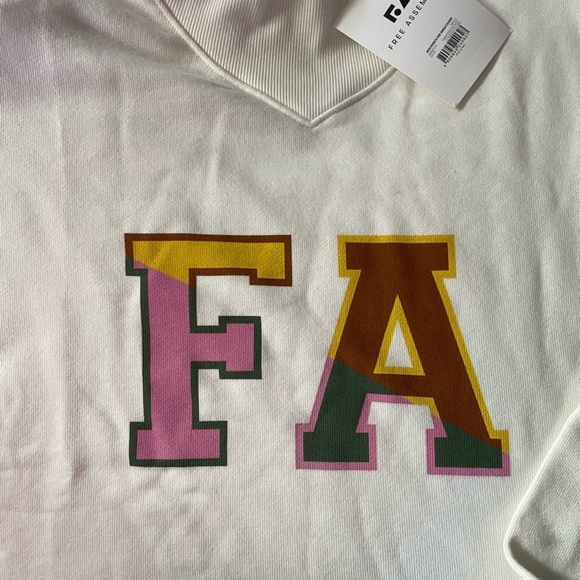 NEW- 3 FREE ASSEMBLY 
2025 Sweatshirts-Assorted Colors 
$ 5 each Kids XL - Picture 8 of 13